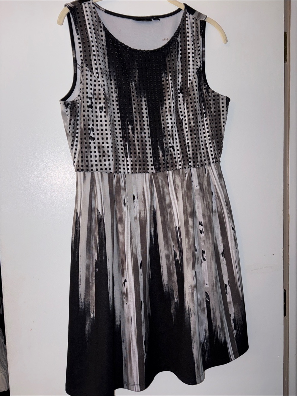 Apt. 9 Black and Gray Sleeveless Fit-and-Flare Dress